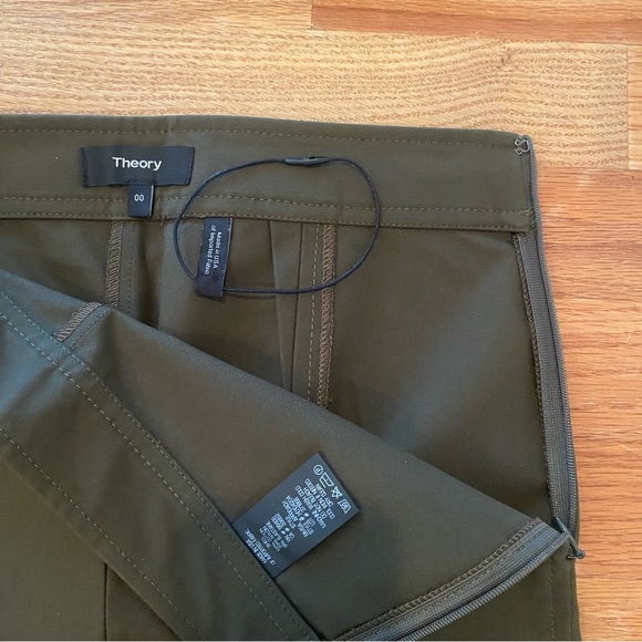 Theory Approach Pant in Juniper Green - Picture 7 of 7